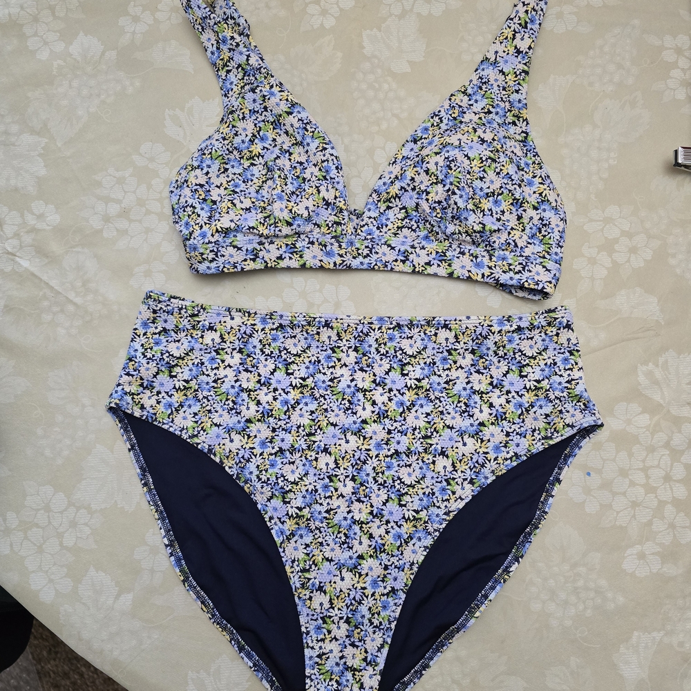 Old Navy Floral Print Bra and High-Waist Set